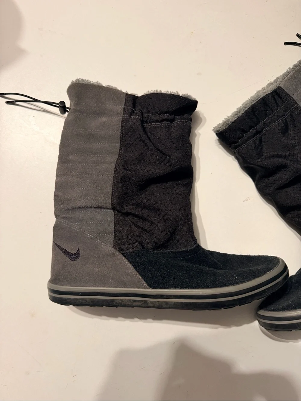 Nike Women’s 8 Facile Sherpa Lined Boots Black Gray Suede Mid Calf Winter